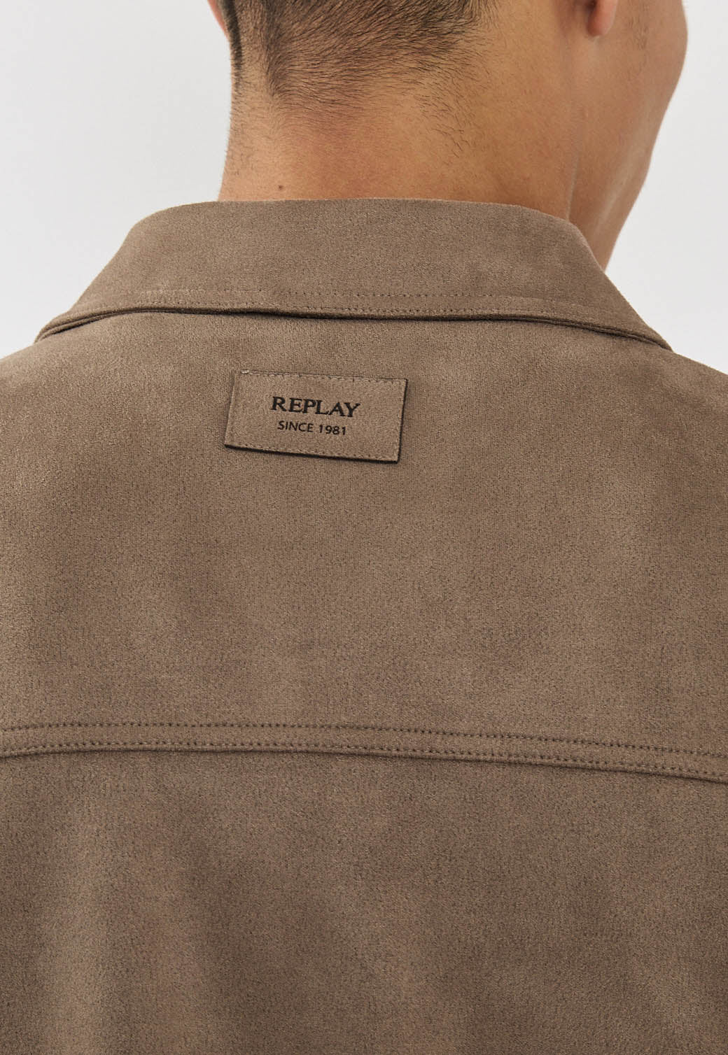 ג׳קט סוויד לגברים בצבע חום בהיר