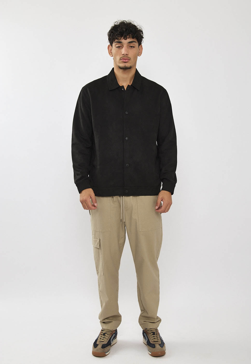 ג׳קט זמש לגברים בצבע שחור