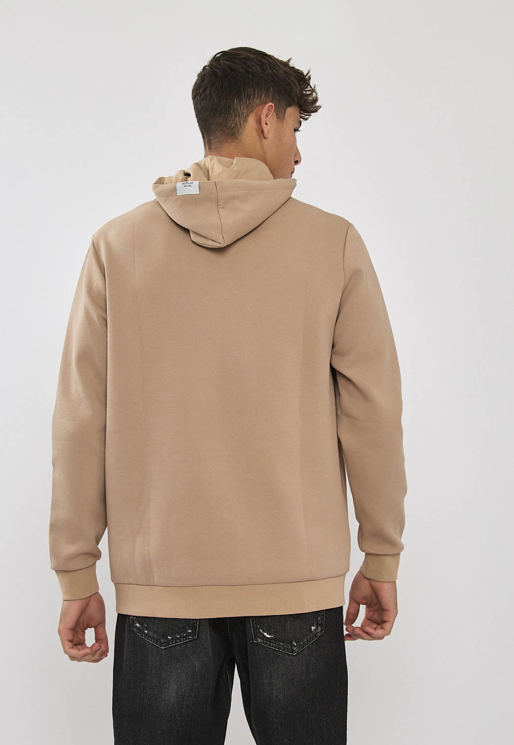 קפוצ'ון לגברים בצבע קאמל עם לוגו