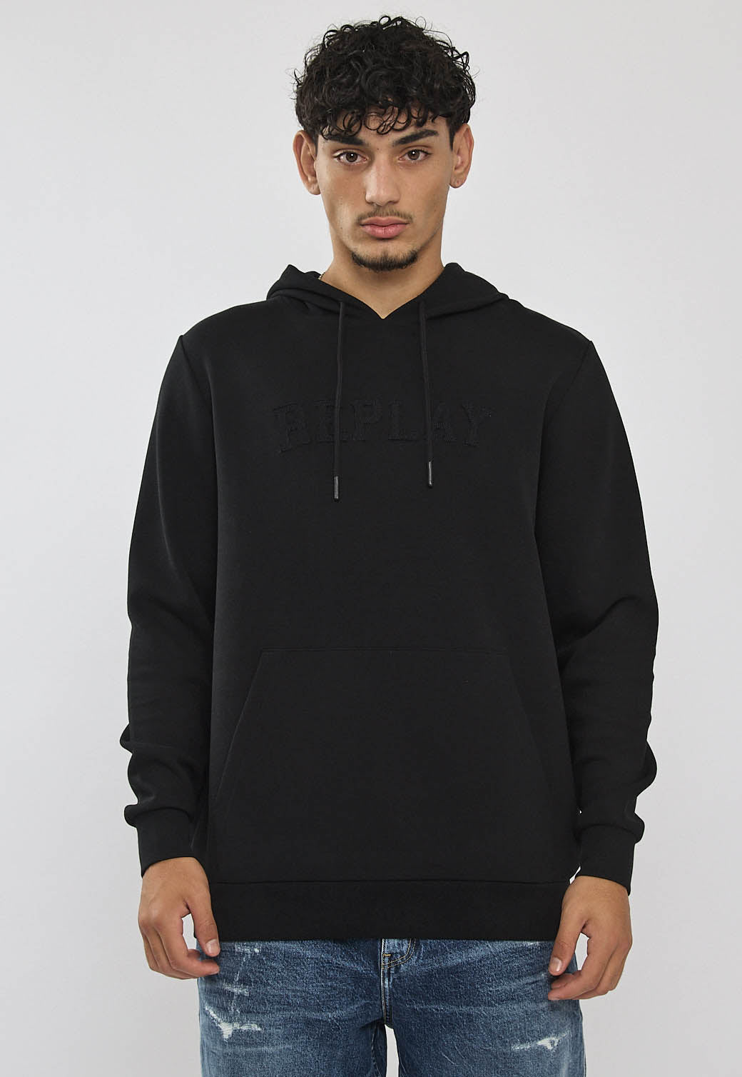 קפוצ’ון לגברים בצבע שחור עם לוגו