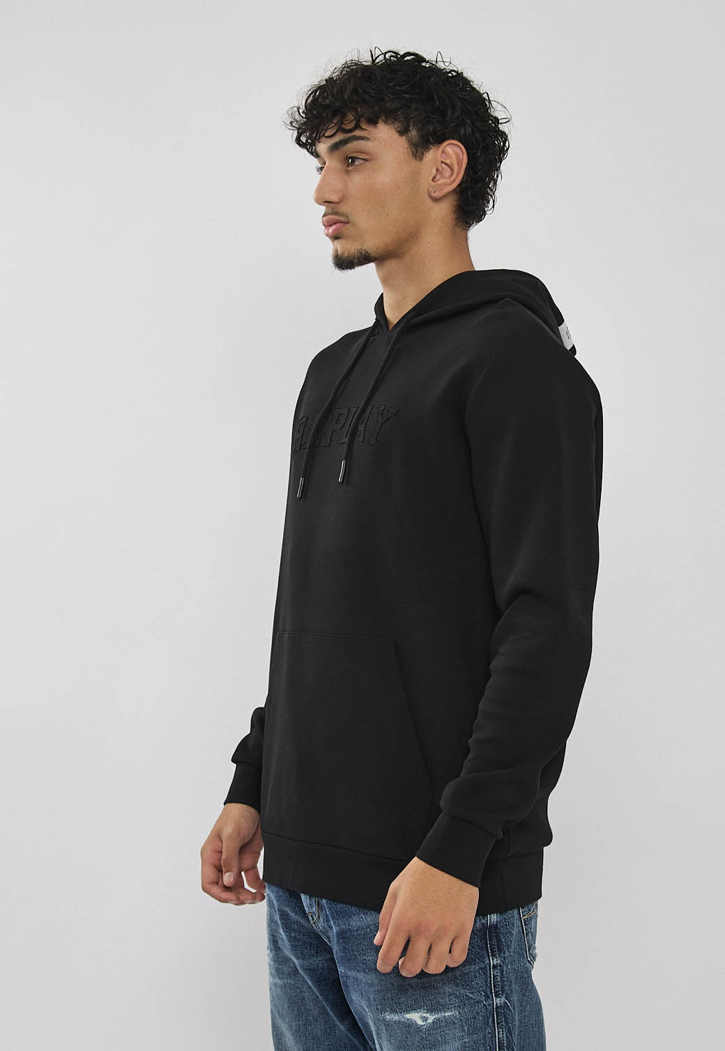 קפוצ’ון לגברים בצבע שחור עם לוגו