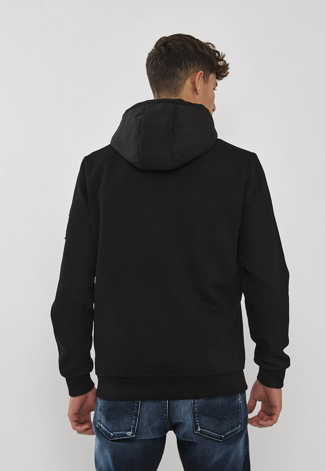 ג'קט לגברים עם רוכסן בצבע שחור