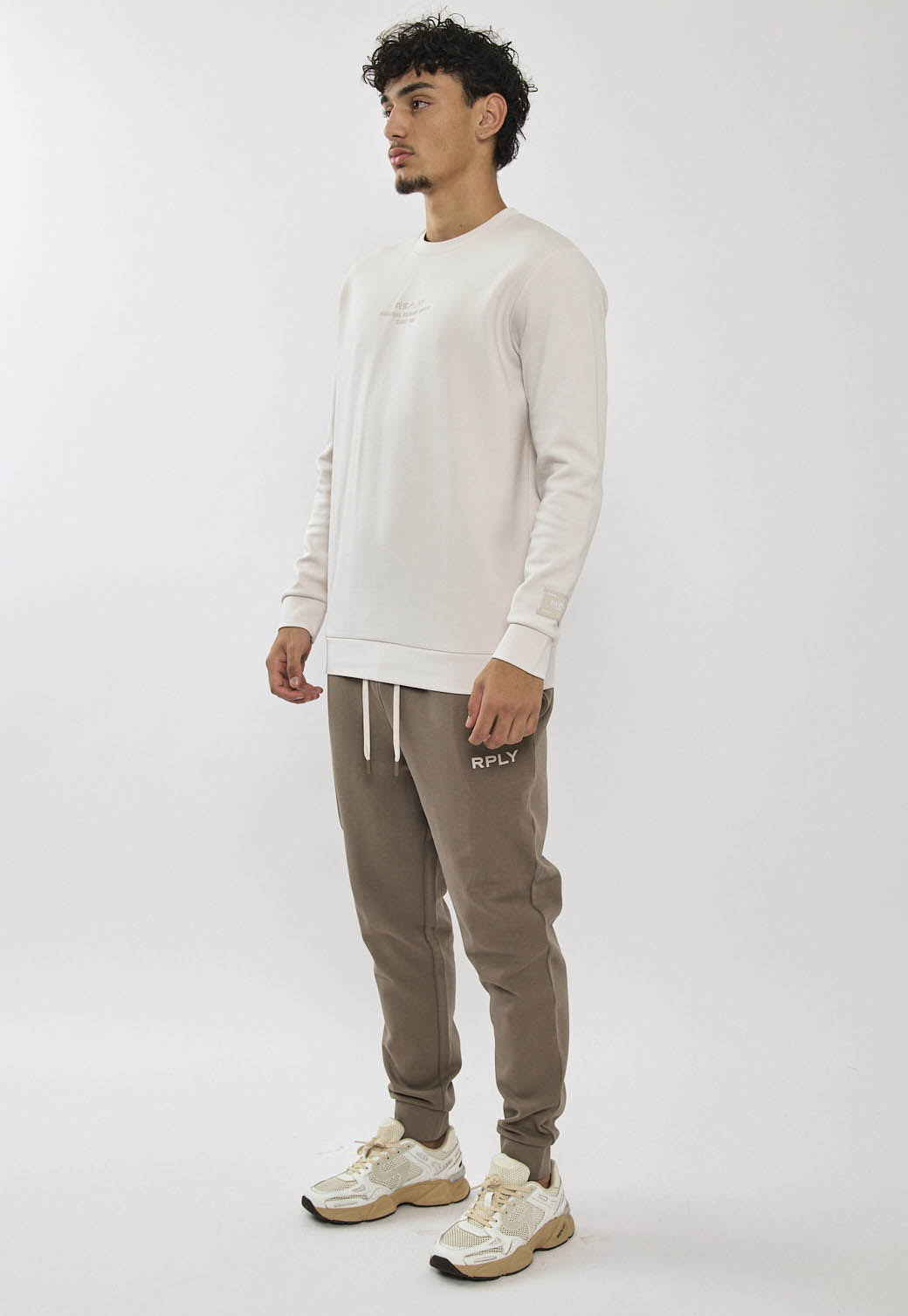 חליפת טרנינג שני חלקים לגברים בצבע שמנת