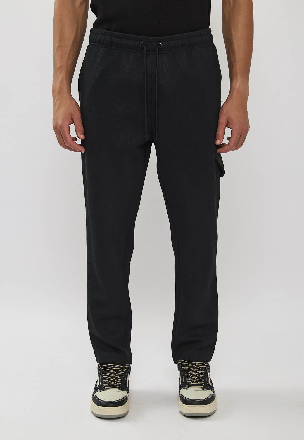 מכנסי טרנינג לגברים בצבע שחור