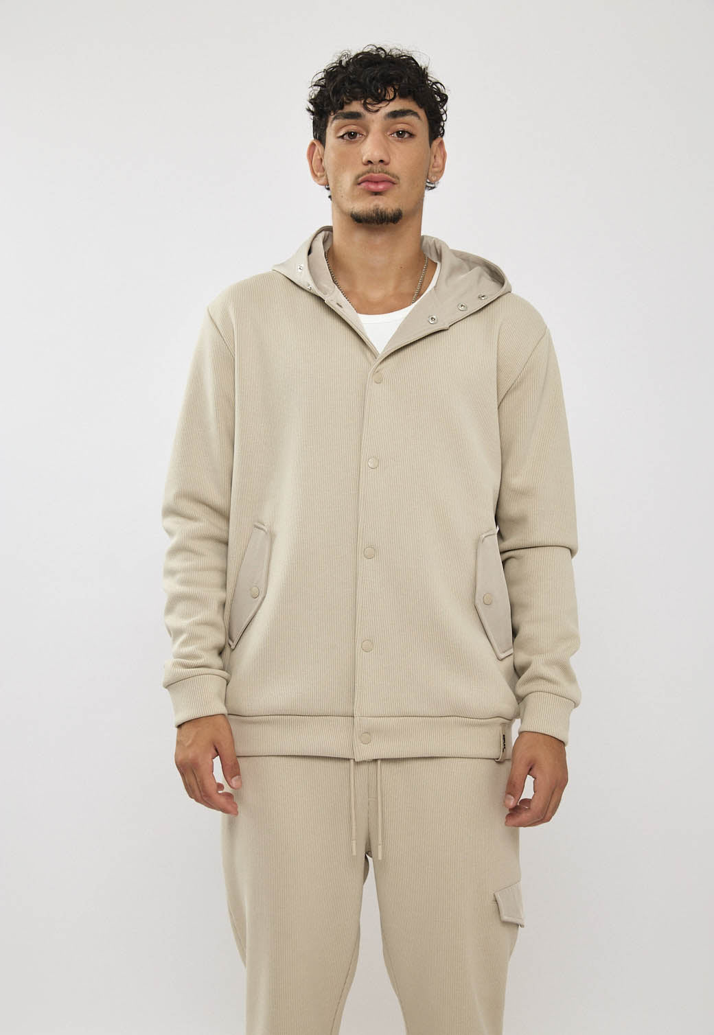 קפוצ'ון אינטרלוק לגברים בצבע בז׳