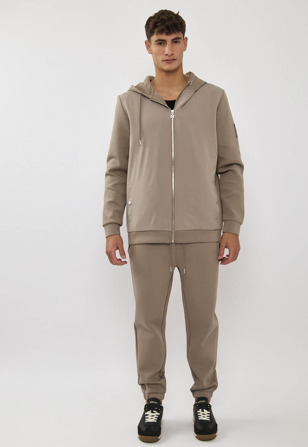 מכנסי טרנינג לגברים בצבע חום בהיר