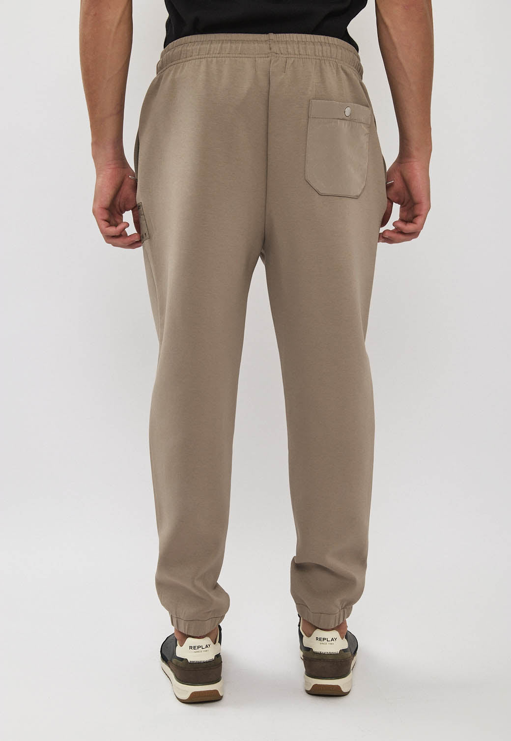 מכנסי טרנינג לגברים בצבע חום בהיר