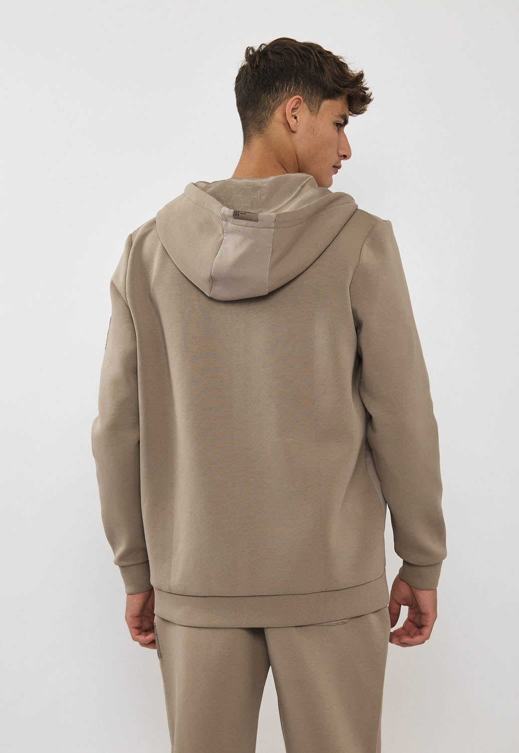 קפוצ׳ון רוכסן לגברים בצבע חום בהיר