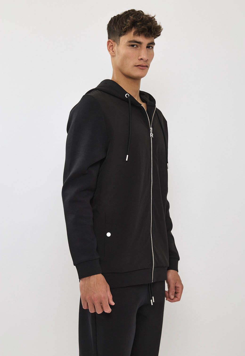 קפוצ’ון לגברים עם רוכסן בצבע שחור