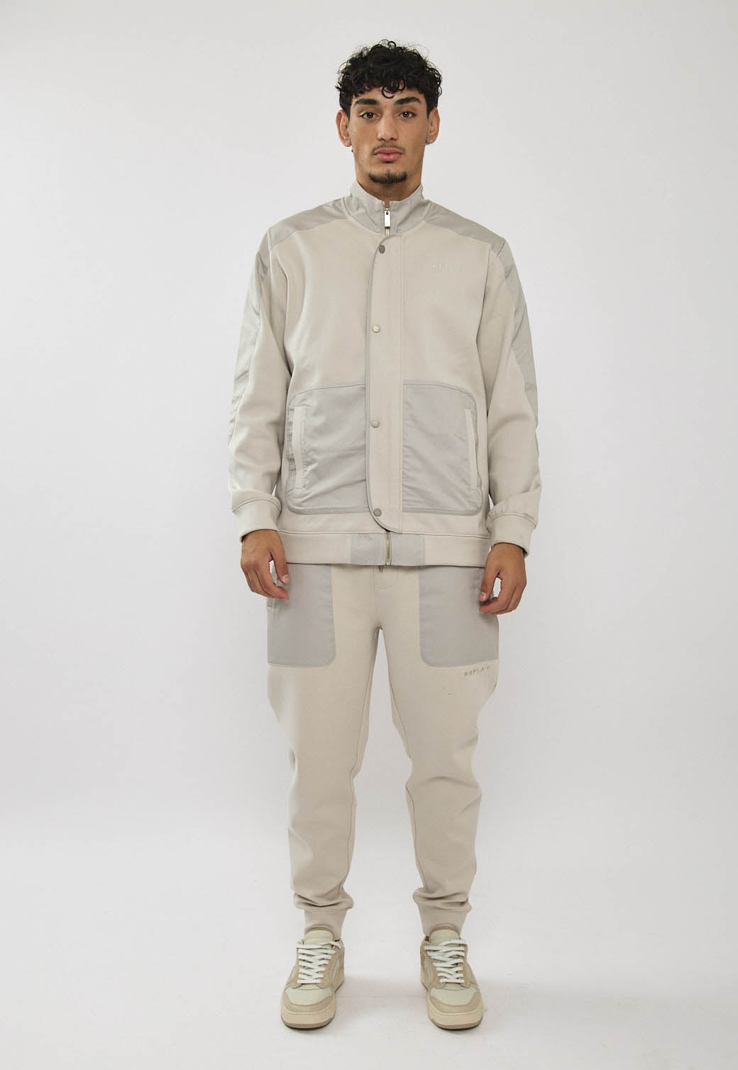 ג׳קט רוכסן לגברים בצבע בז'