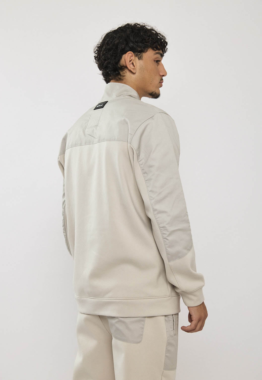 ג׳קט רוכסן לגברים בצבע בז'