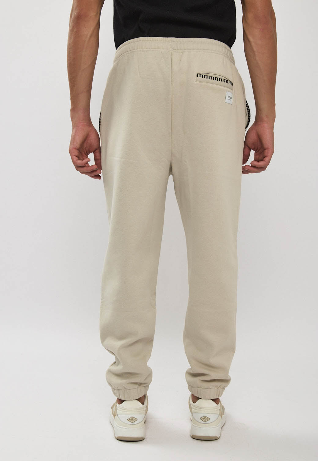 מכנסי טרנינג לגברים בצבע אבן עם שרוך מותן