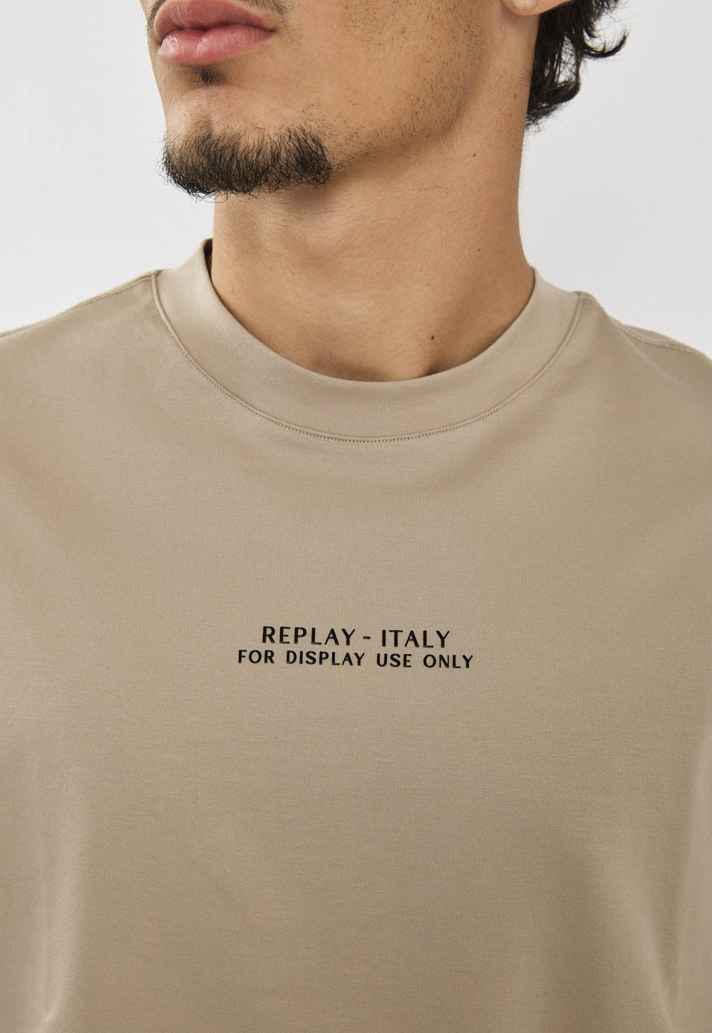 טי-שירט לגברים בצבע חול עם הדפס לוגו