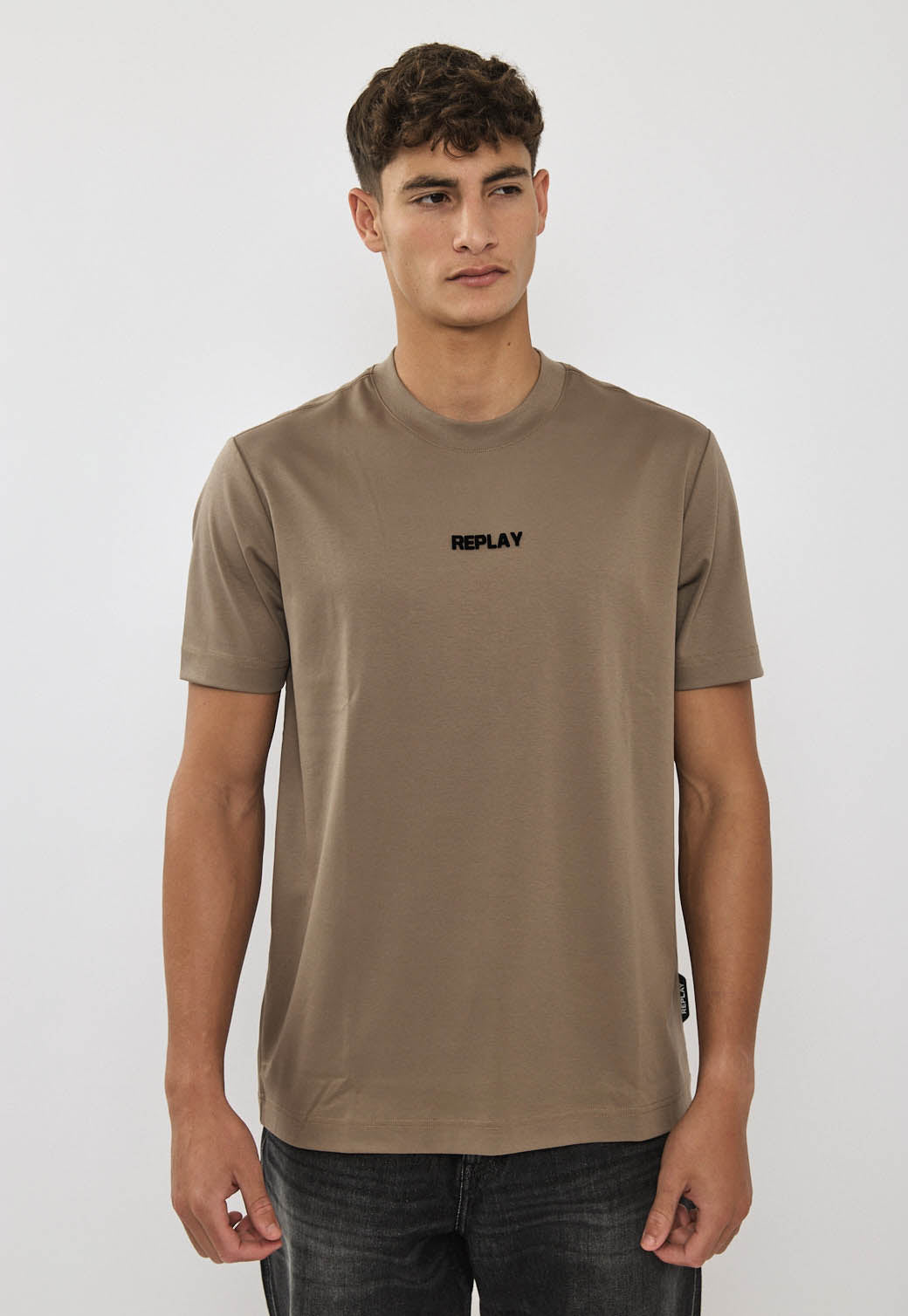 טי-שירט לגברים בצבע חול עם לוגו