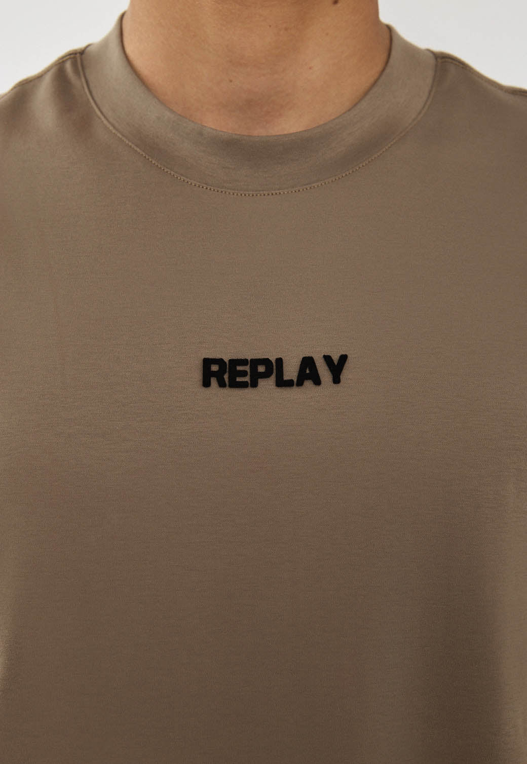 טי-שירט לגברים בצבע חול עם לוגו