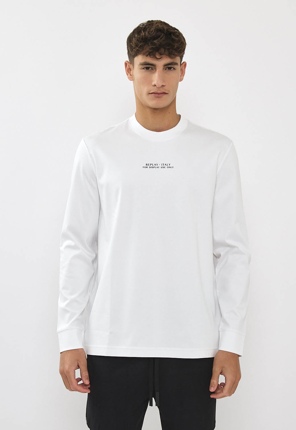 טי-שירט שרוול ארוך לגברים בצבע לבן