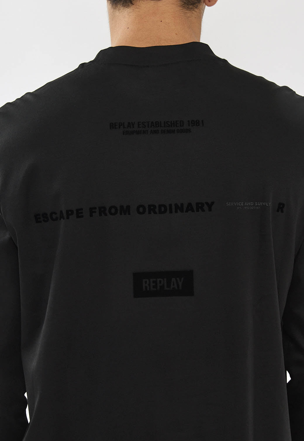 חולצה ארוכה לגברים בצבע שחור