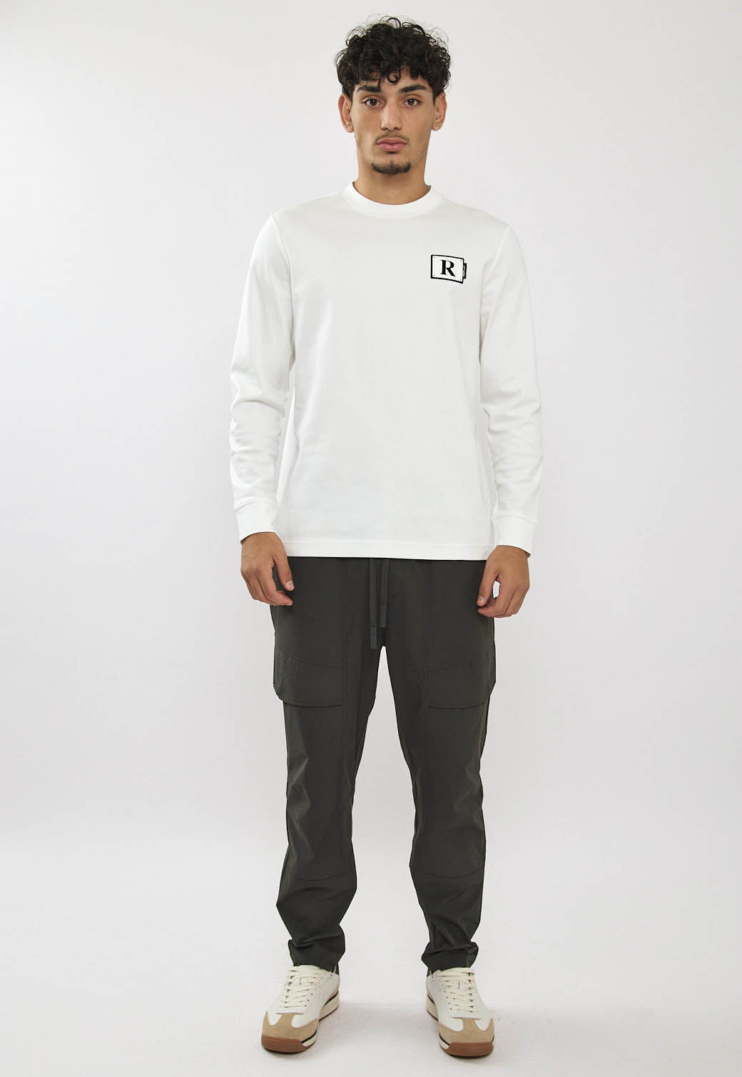 טי-שירט שרוול ארוך לגברים בצבע לבן