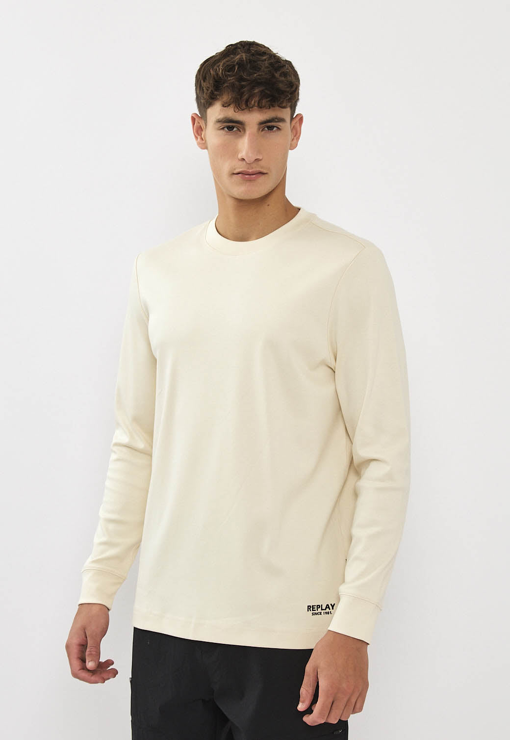 חולצה ארוכה לגברים בצבע שמנת עם הדפס בגב