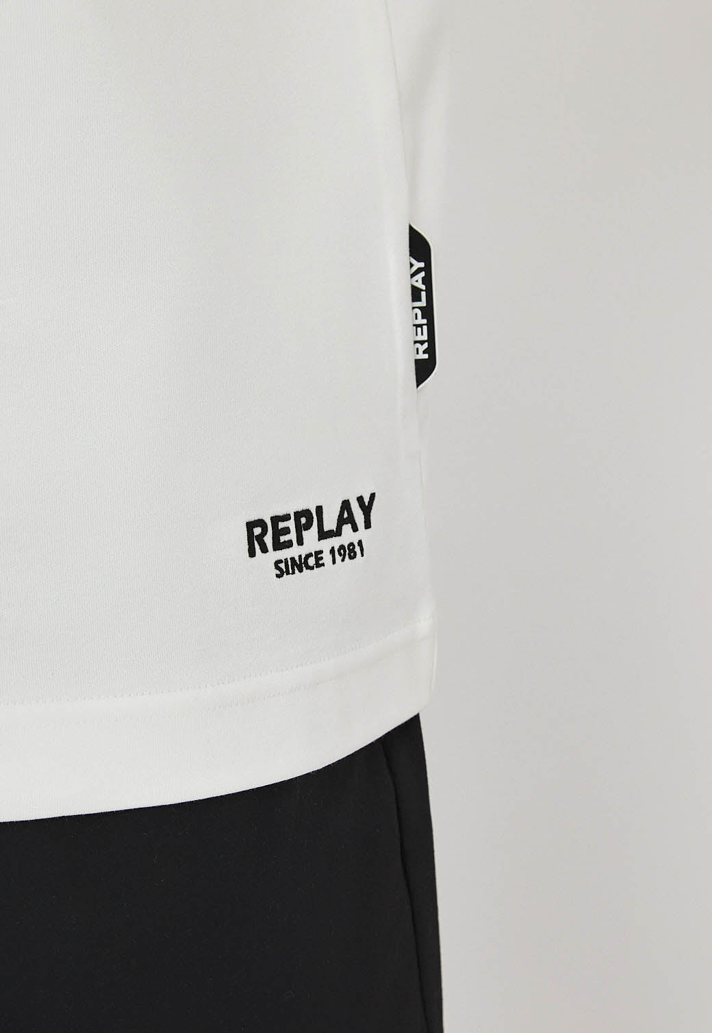 טי-שירט שרוול ארוך לגברים בצבע לבן