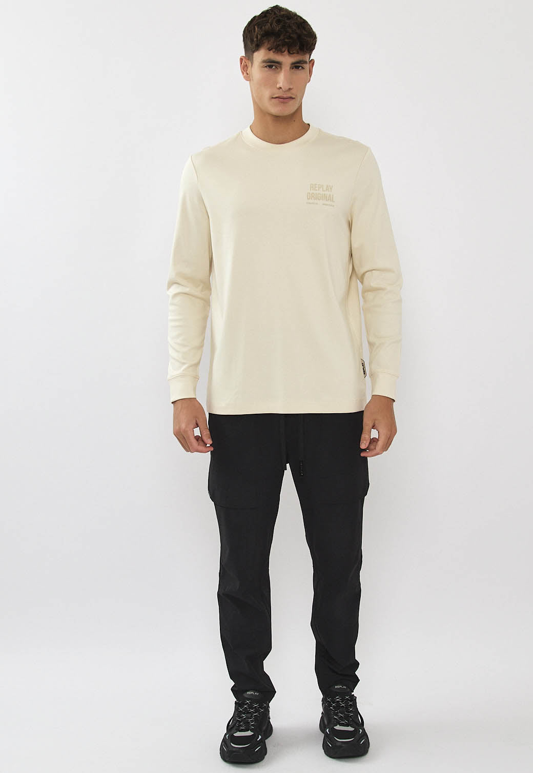 טי-שירט שרוול ארוך לגברים בצבע אבן עם הדפס