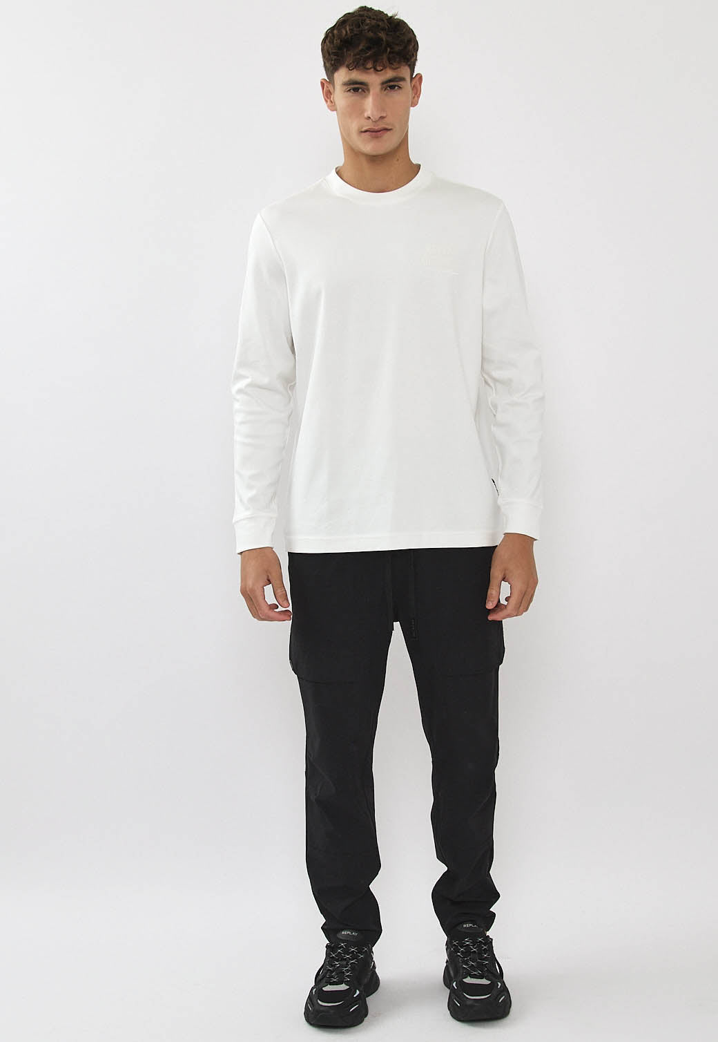 טי-שירט שרוול ארוך לגברים בצבע לבן