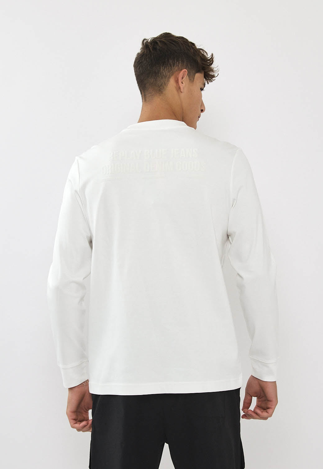 טי-שירט שרוול ארוך לגברים בצבע לבן