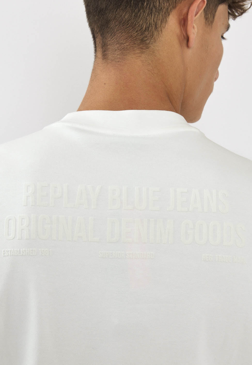 טי-שירט שרוול ארוך לגברים בצבע לבן