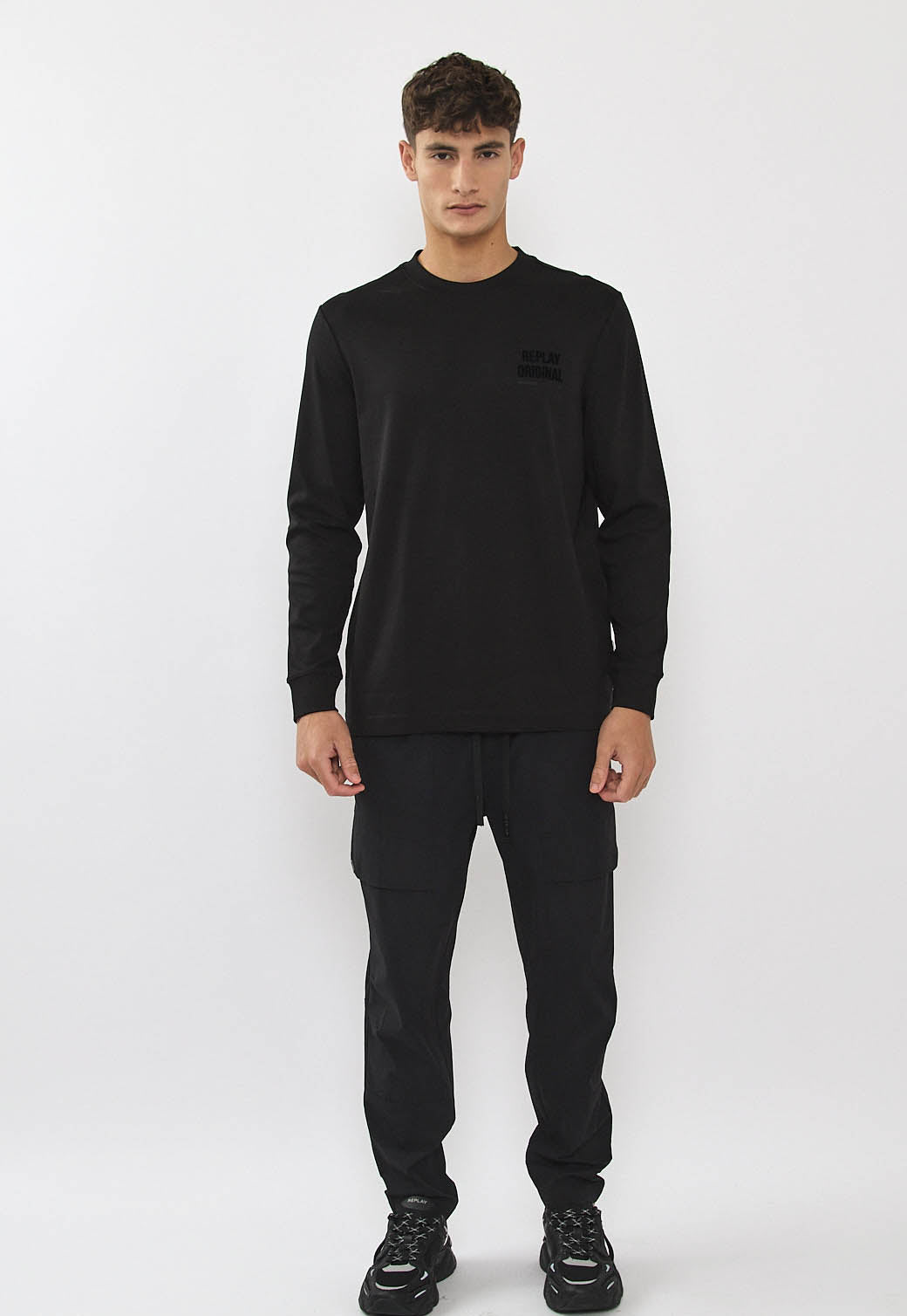 טי-שירט ארוכה לגברים בצבע שחור עם הדפס