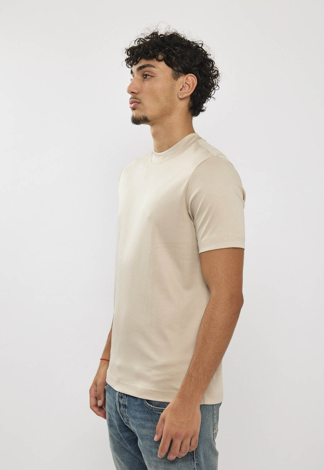 טי-שירט לגברים בצבע בז׳