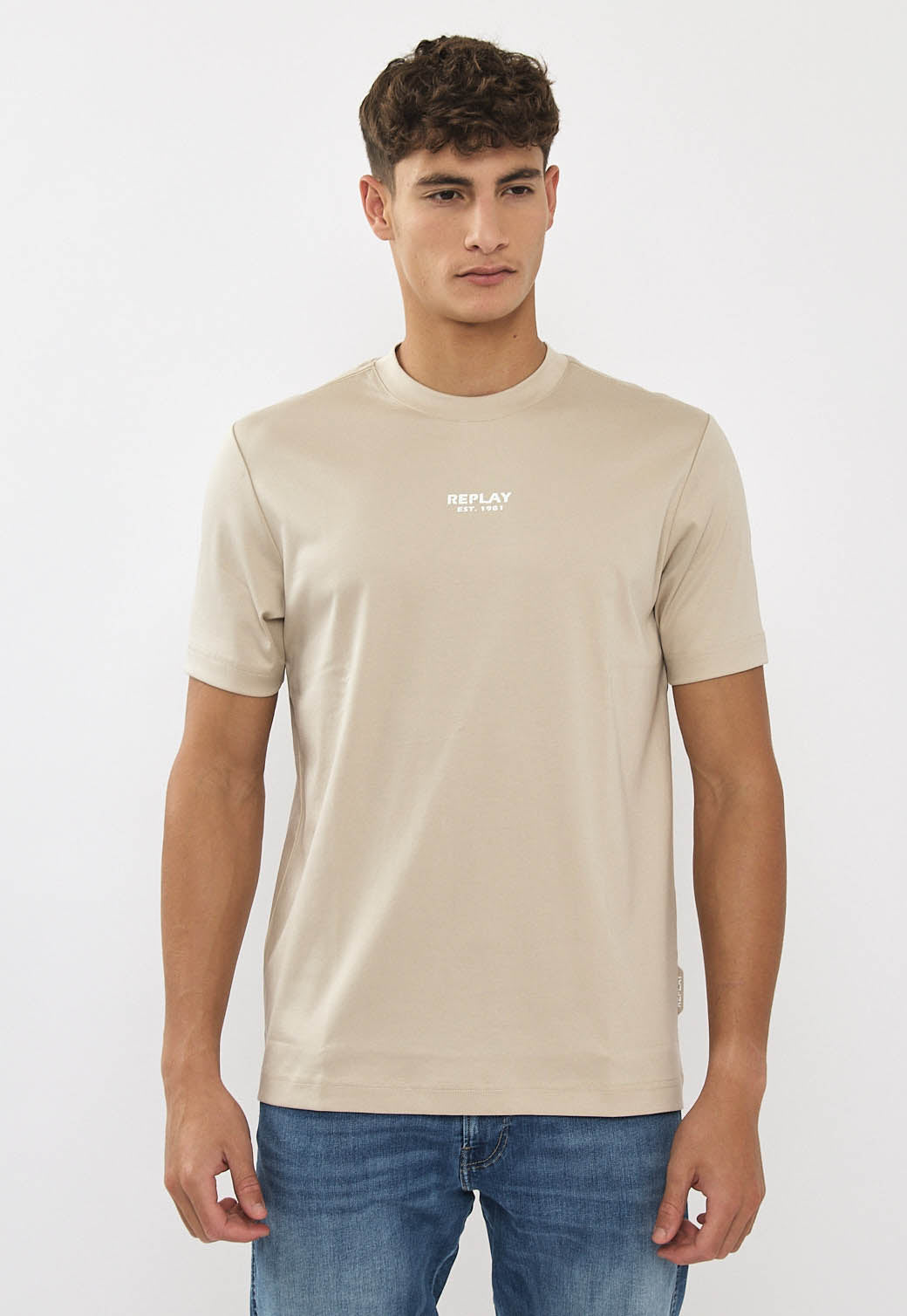 טי-שירט לגברים בצבע בז׳ בהיר עם לוגו