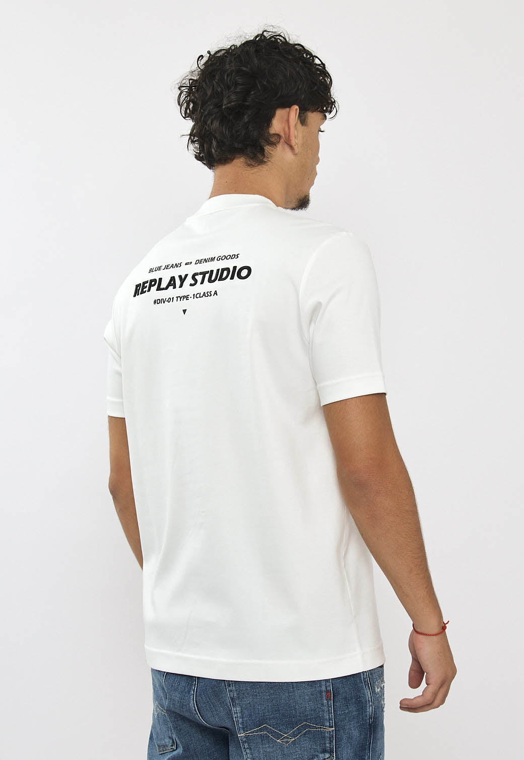 טי-שירט לגברים בצבע לבן עם הדפס בגב