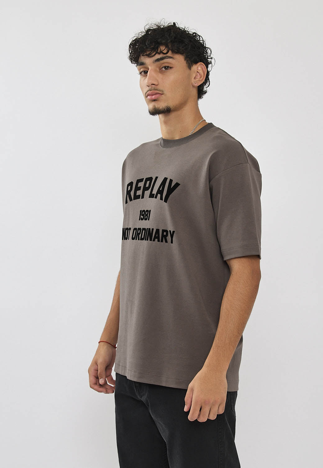 טי-שירט אוברסייז לגברים בצבע אפור
