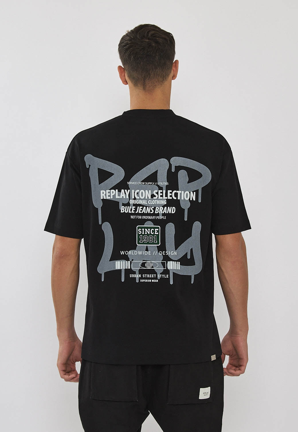 טי-שירט שחורה לגברים עם הדפס גרפי גדול בגב מבית Replay.