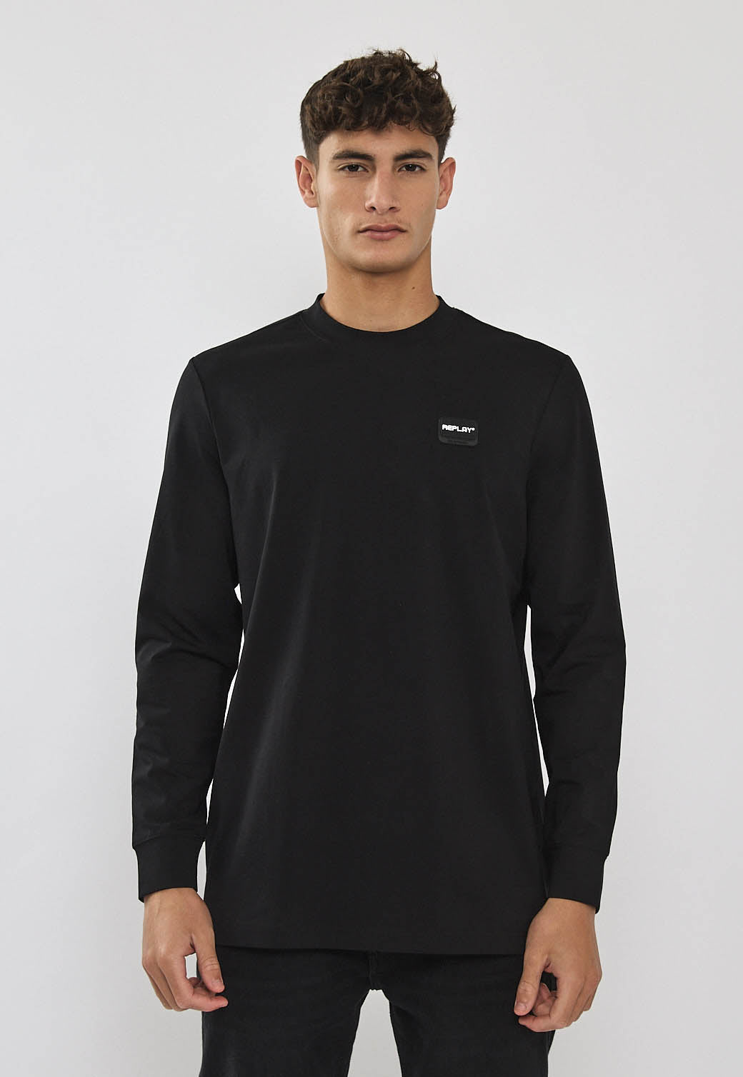 טי־שירט שרוול ארוך לגברים בצבע שחור
