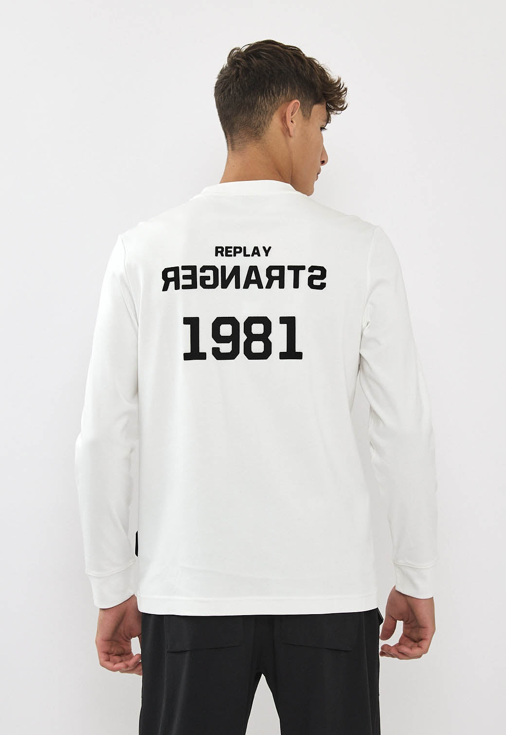 טי שירט לגברים עם שרוול ארוך בצבע לבן