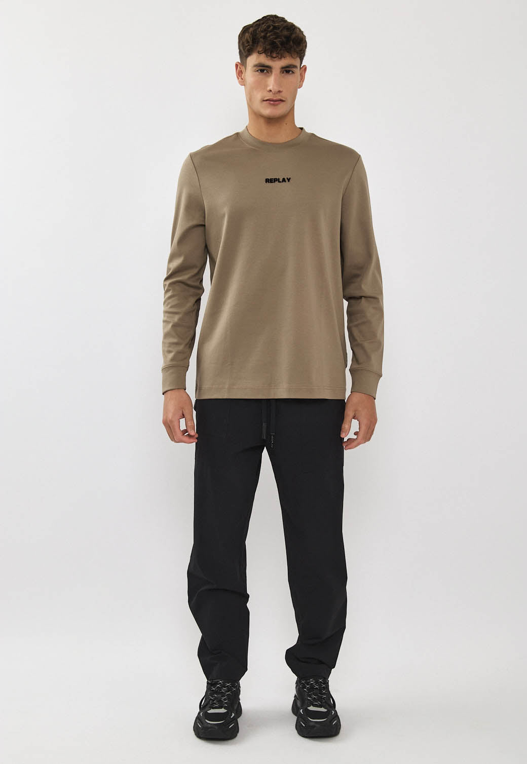 טי-שירט ארוכה לגברים בצבע חום עם לוגו