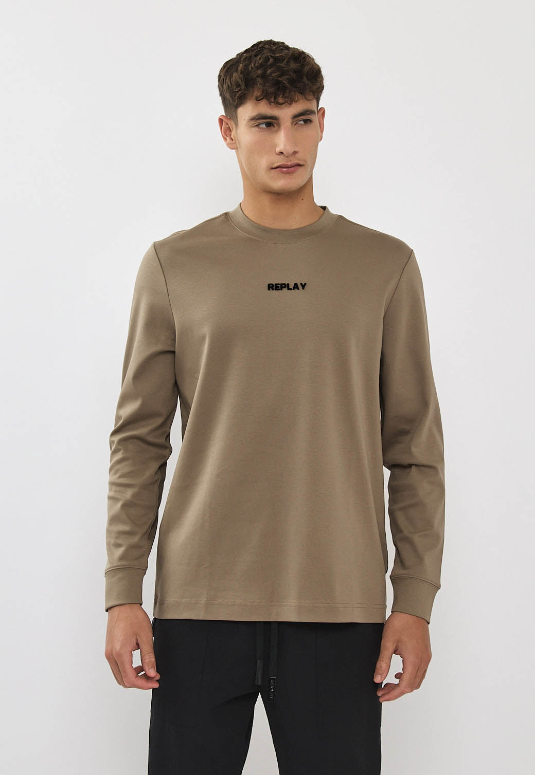 טי-שירט ארוכה לגברים בצבע חום עם לוגו