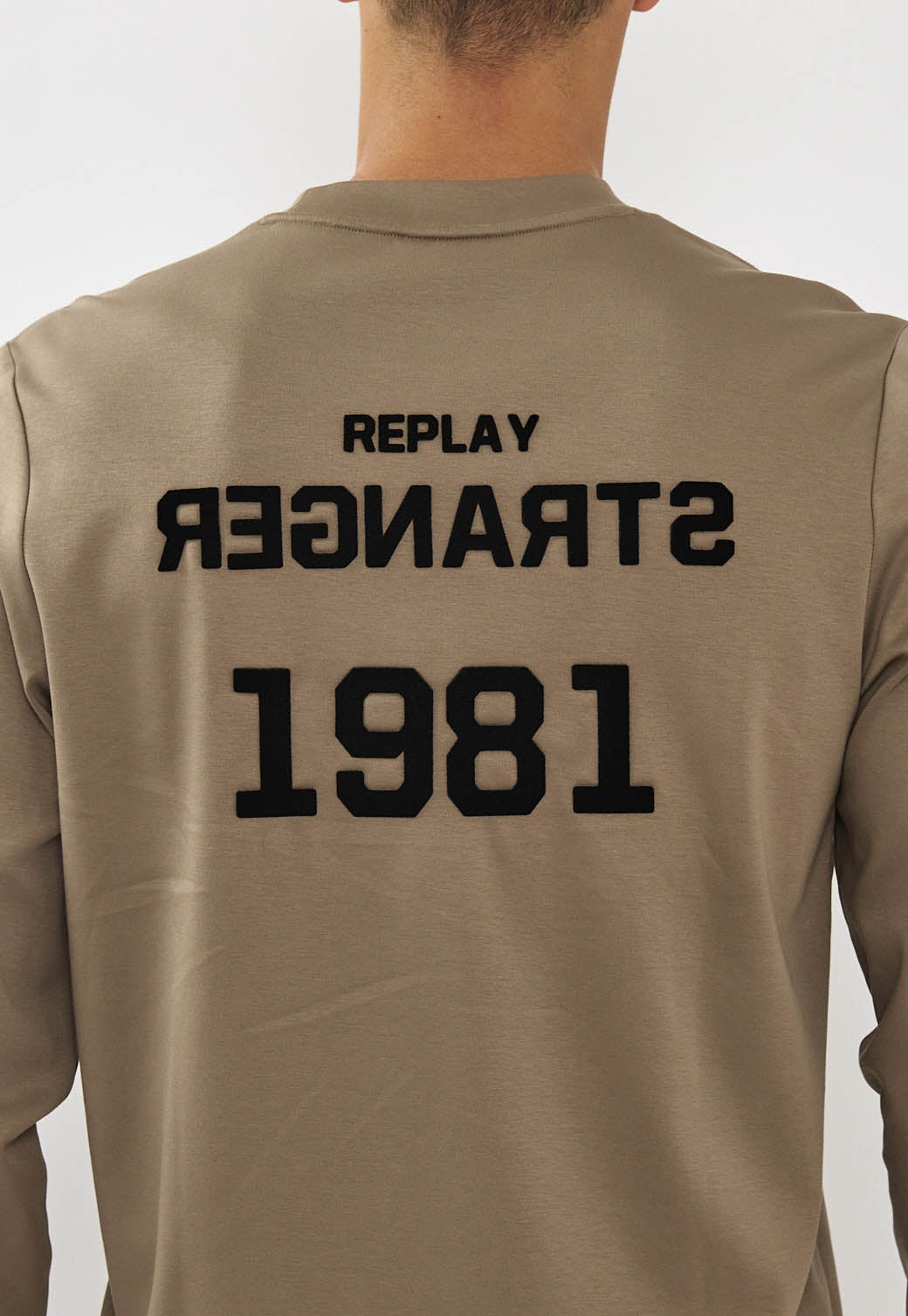 טי-שירט ארוכה לגברים בצבע חום עם לוגו