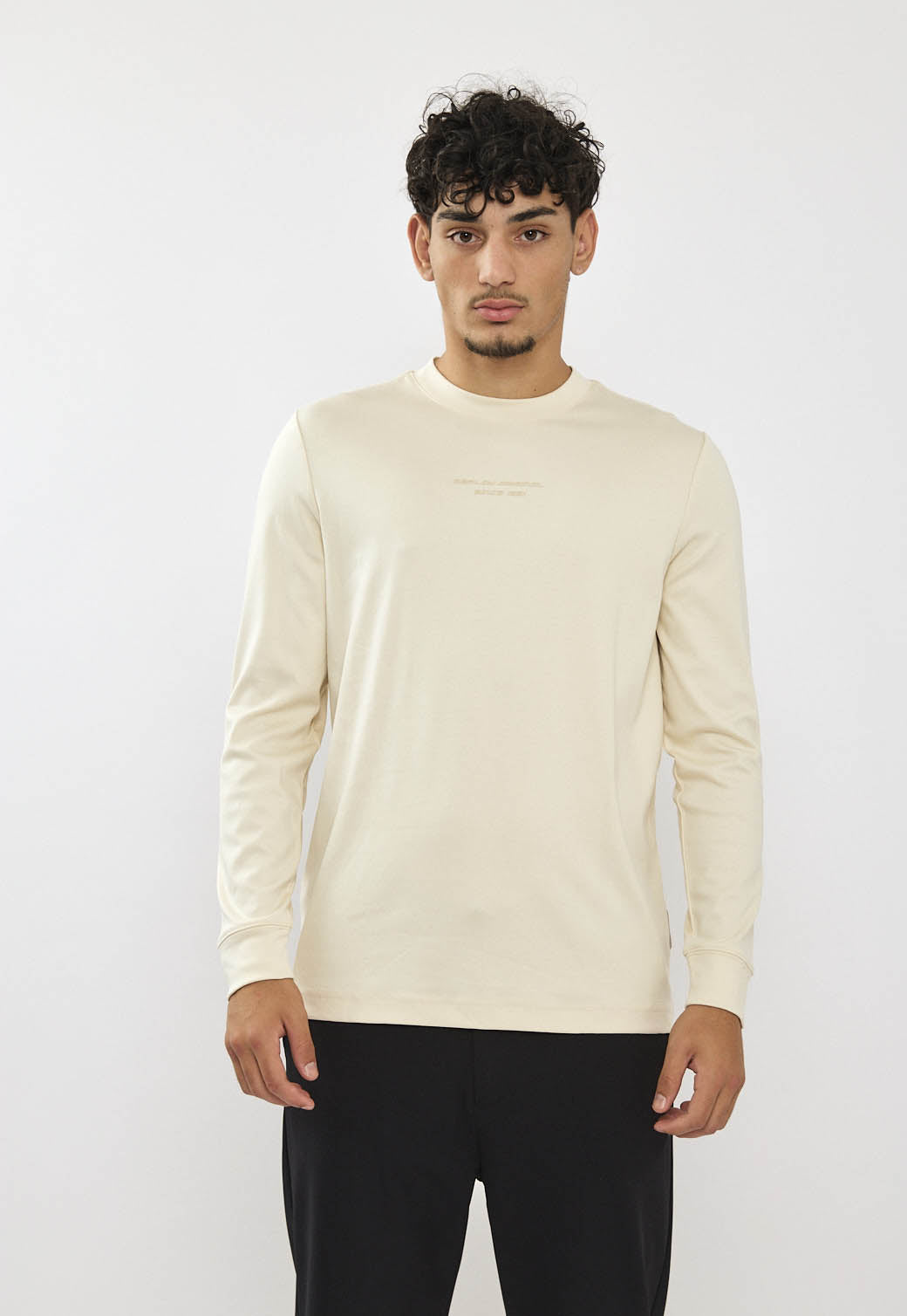 טי-שירט שרוול ארוך לגברים בצבע שמנת עם לוגו