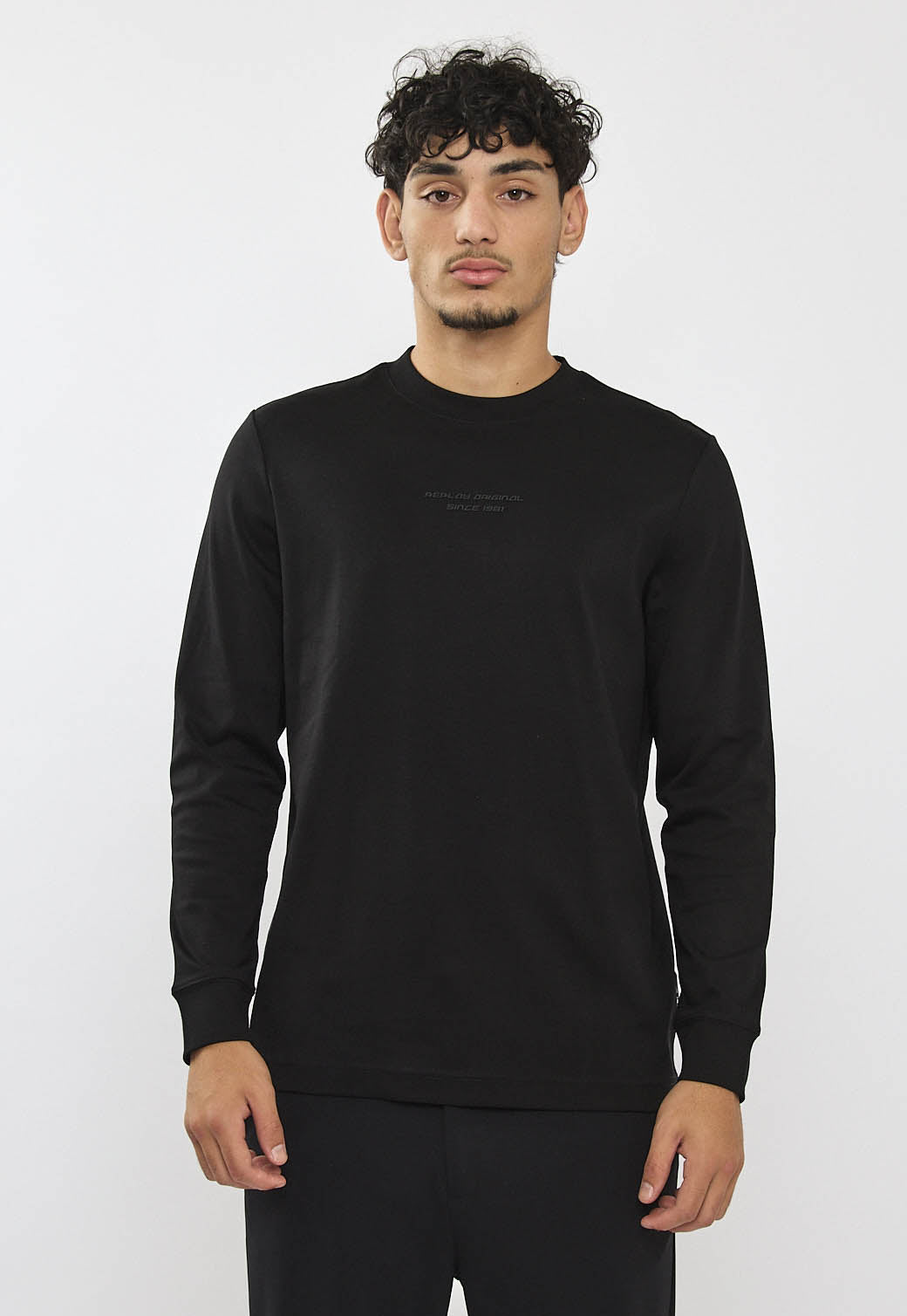 טי-שירט ארוכה לגברים בצבע שחור