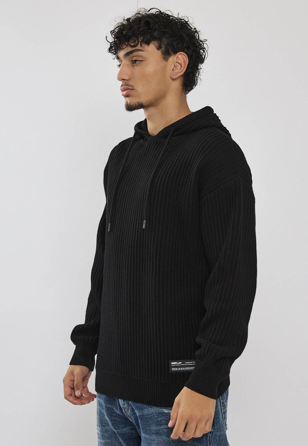 קפוצ'ון סריג לגברים בצבע שחור