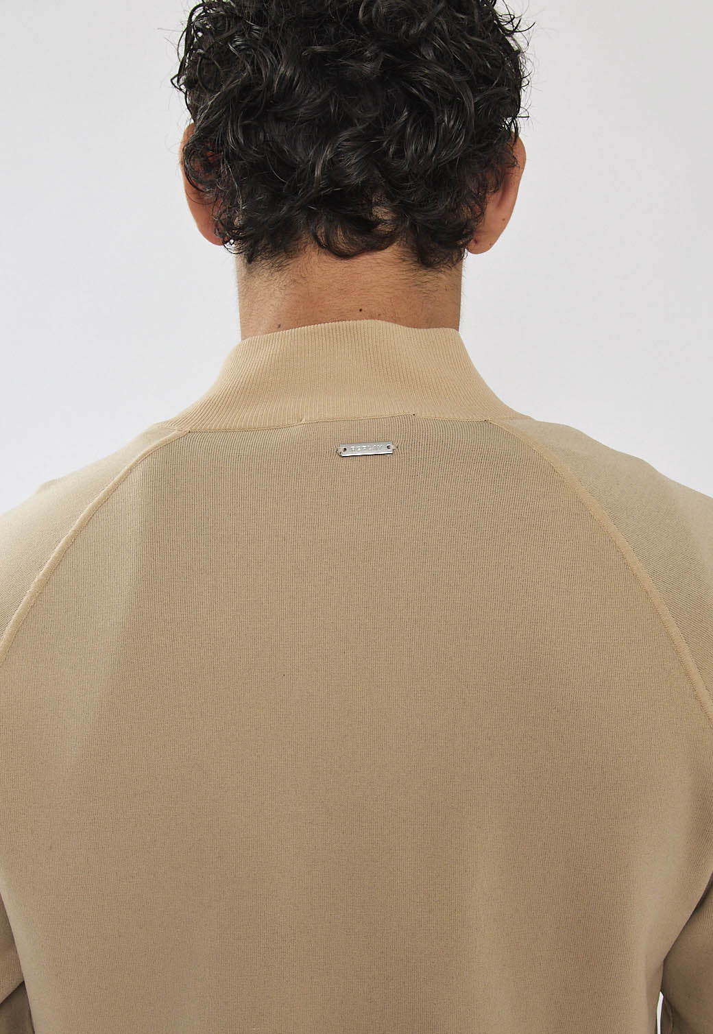 ג׳קט סרוג לגברים בצבע בז' עם רוכסן קדמי