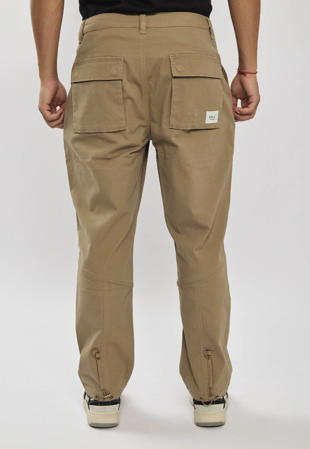 מכנסיים לגברים בצבע קאמל