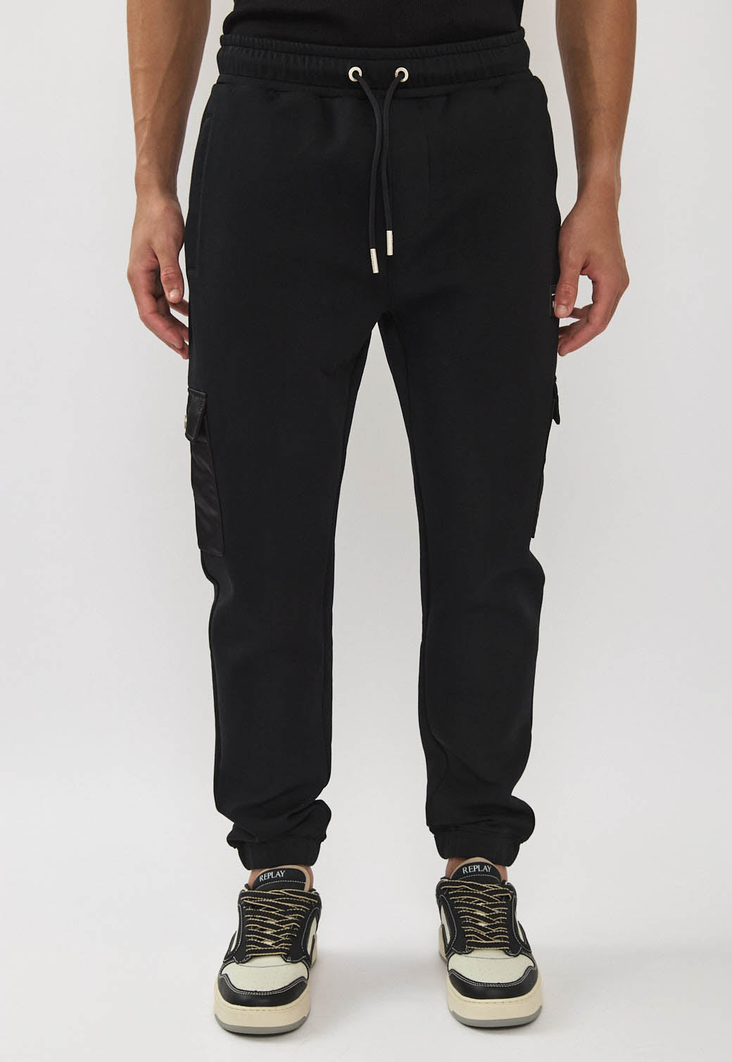 מכנסי ג׳וגר לגברים בצבע שחור