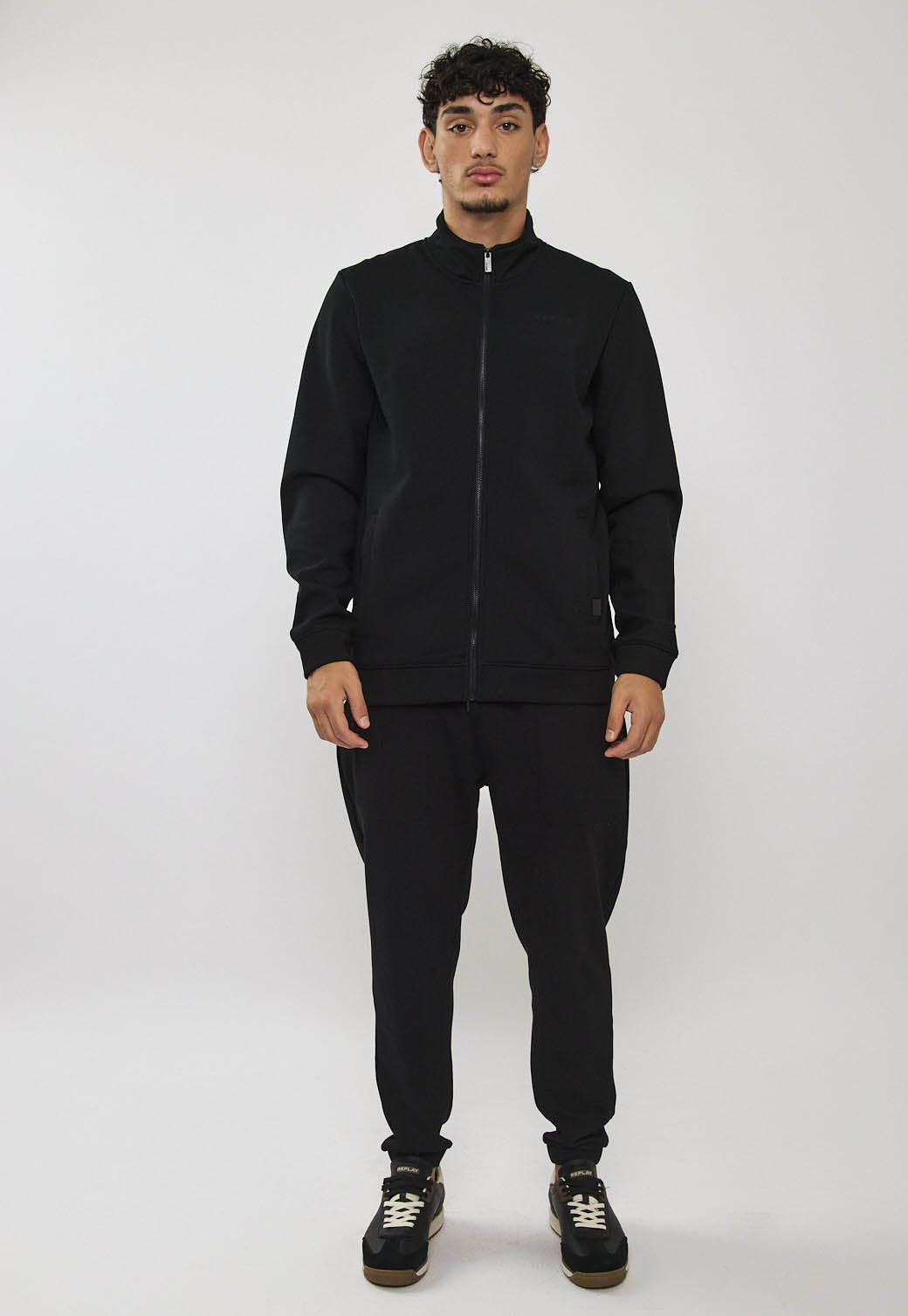 מכנסי ג׳וגר לגברים בצבע שחור