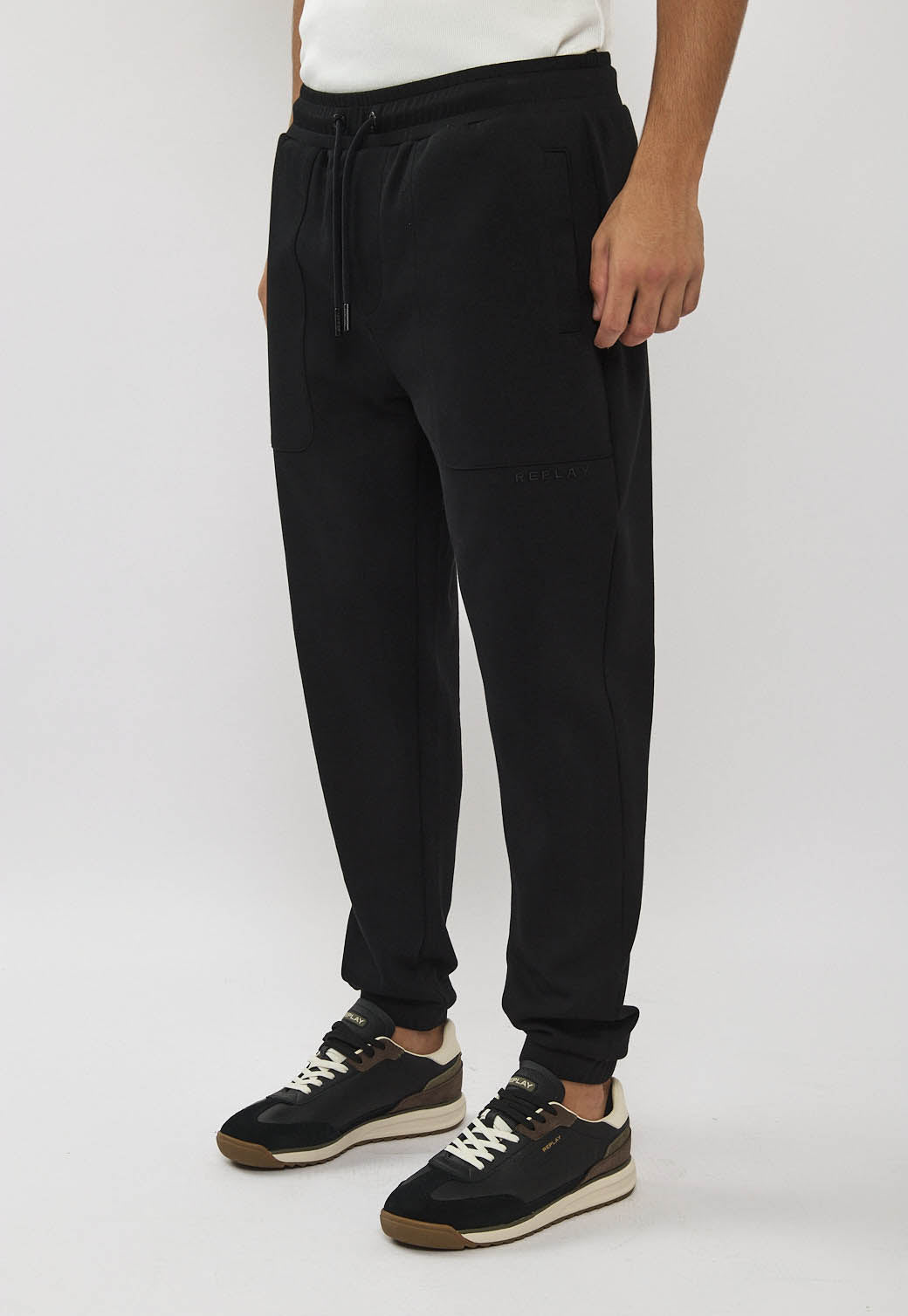 מכנסי ג׳וגר לגברים בצבע שחור