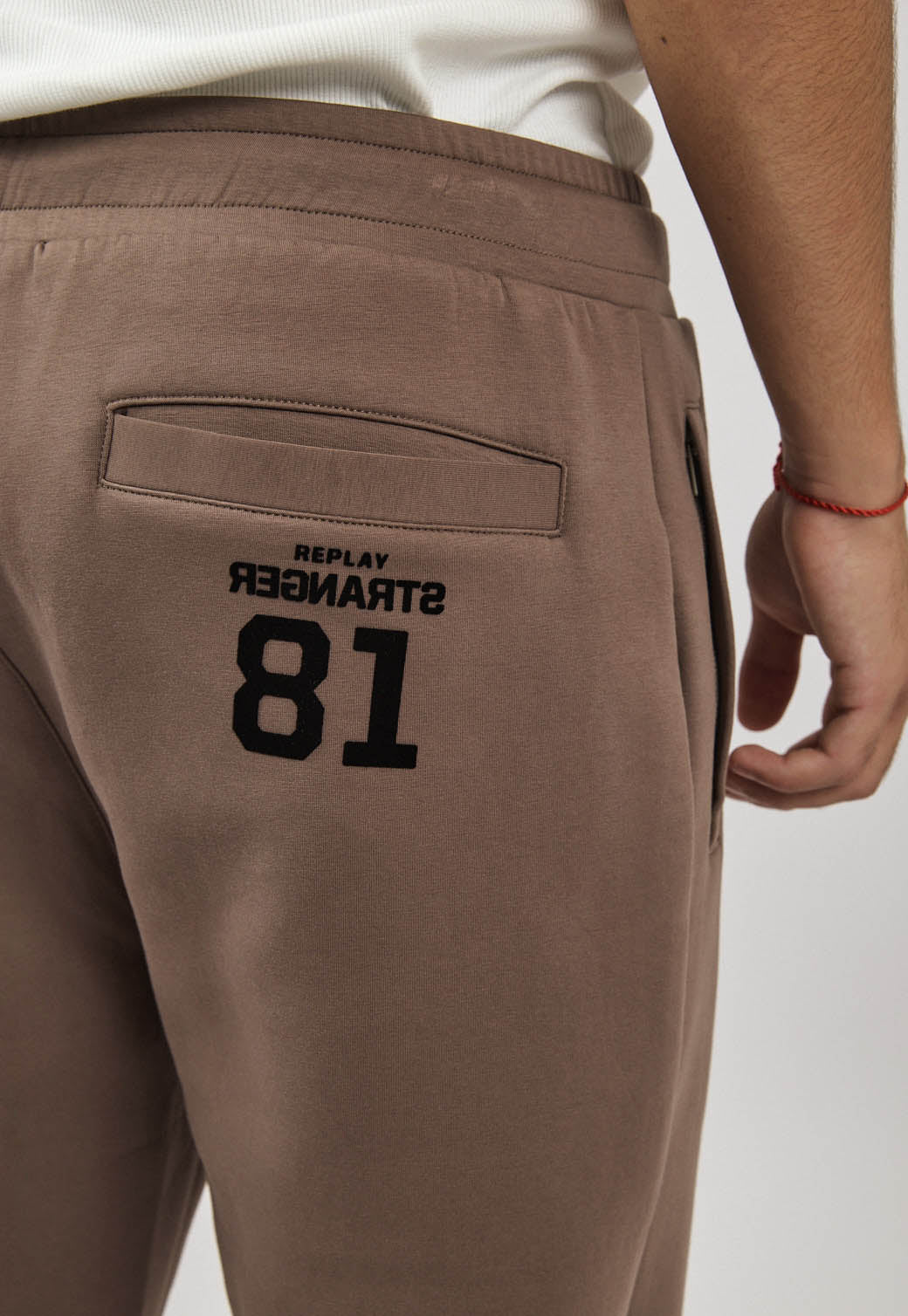 מכנסי טרנינג לגברים בצבע קאמל