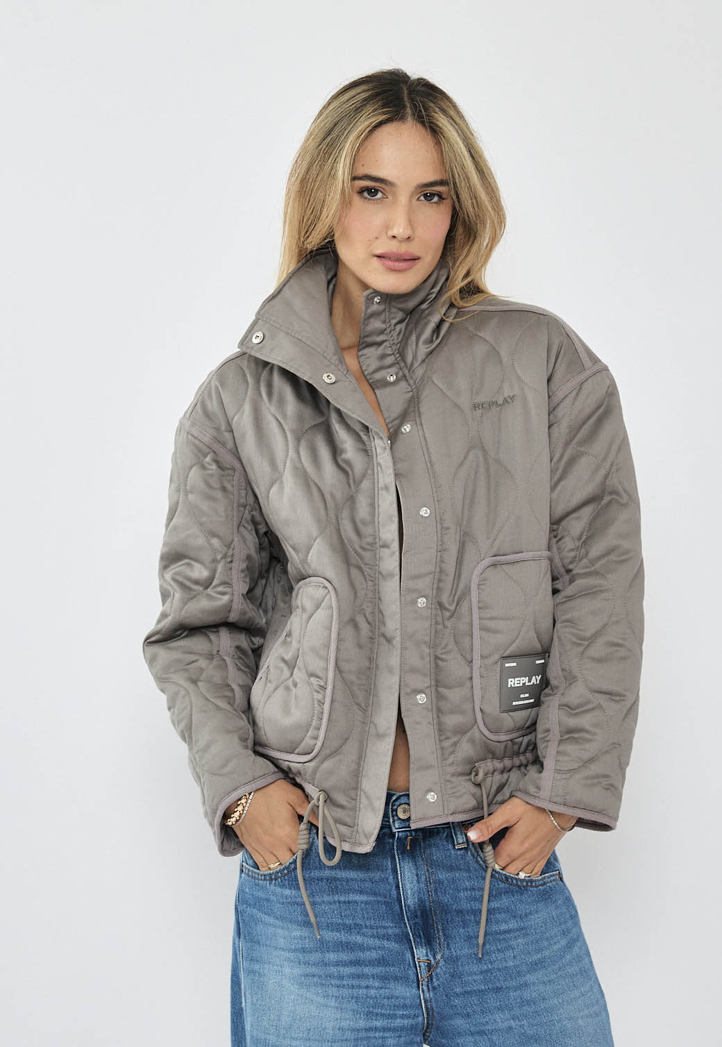 מעיל קווילט לנשים בצבע אפור