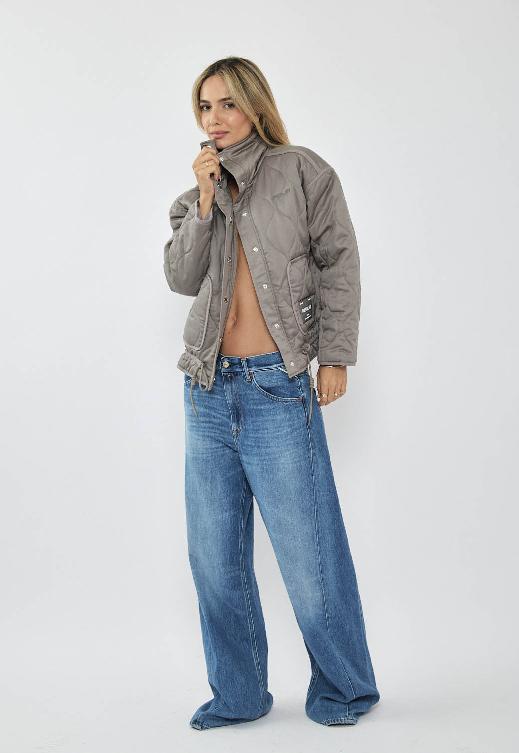 מעיל קווילט לנשים בצבע אפור